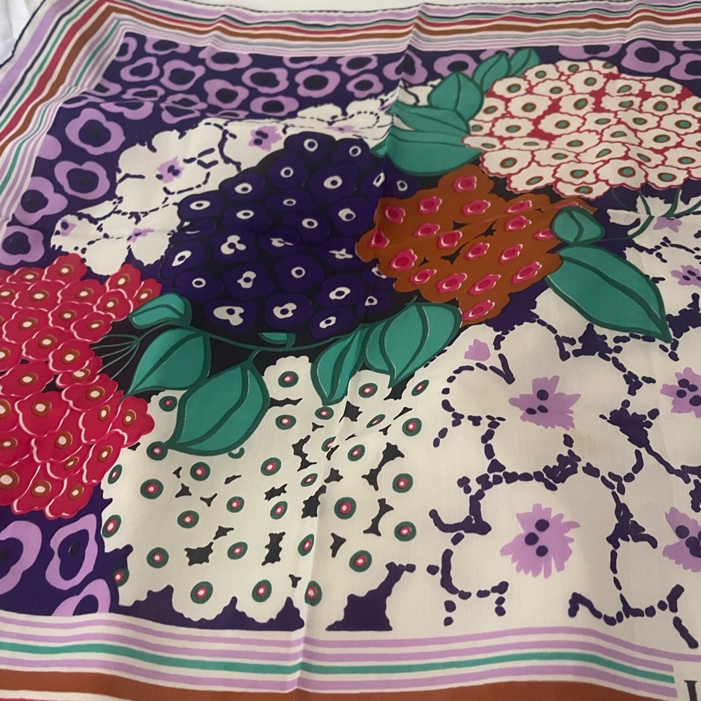 Lanvin Paris silk scarf , floral design vintage 22” x 22” - Picture 6 of 9